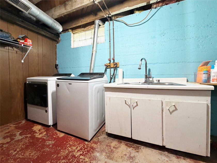 Welcome home to this charming 3-bedroom, 1.5-bath property - photo 23