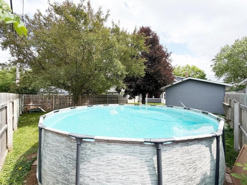 Welcome home to this charming 3-bedroom, 1.5-bath property - photo 24