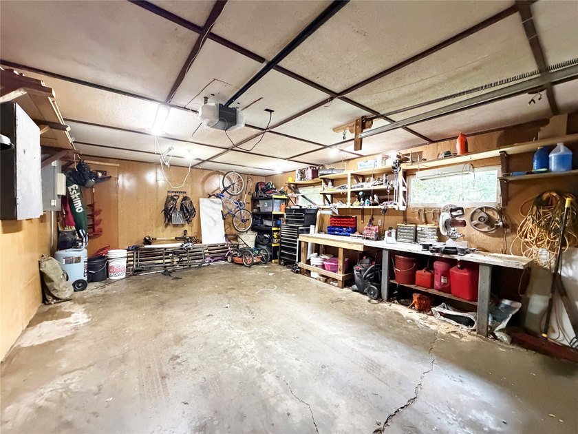Welcome home to this charming 3-bedroom, 1.5-bath property - photo 26