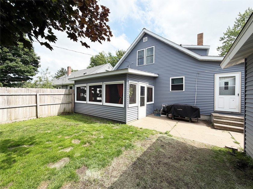 Welcome home to this charming 3-bedroom, 1.5-bath property - photo 29