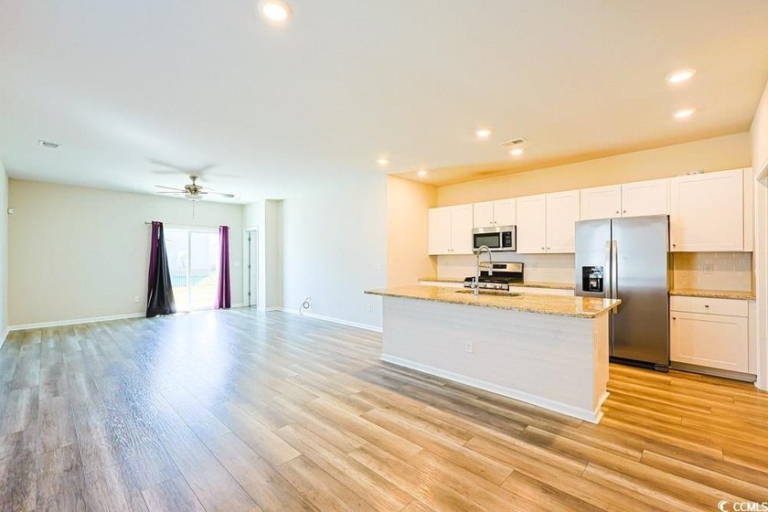 Welcome to this beautifully designed 5-bedroom, 2.5-bathroom - photo 3