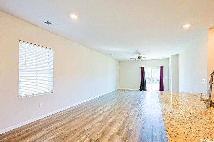 Welcome to this beautifully designed 5-bedroom, 2.5-bathroom - photo 4