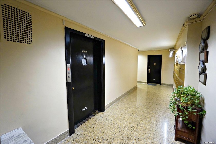BRING YOUR CONTRACTOR! This home needs TENDER LOVING CARE (TLC) - photo 8