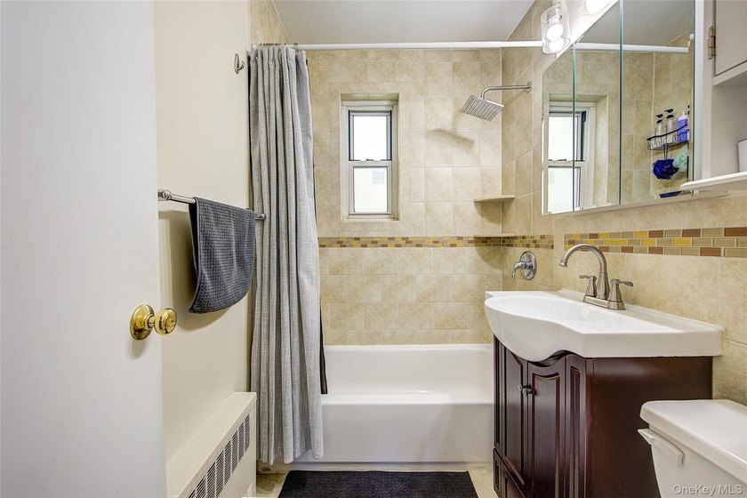 Welcome to this bright and airy retreat at quiet Baydale Tenants - photo 11