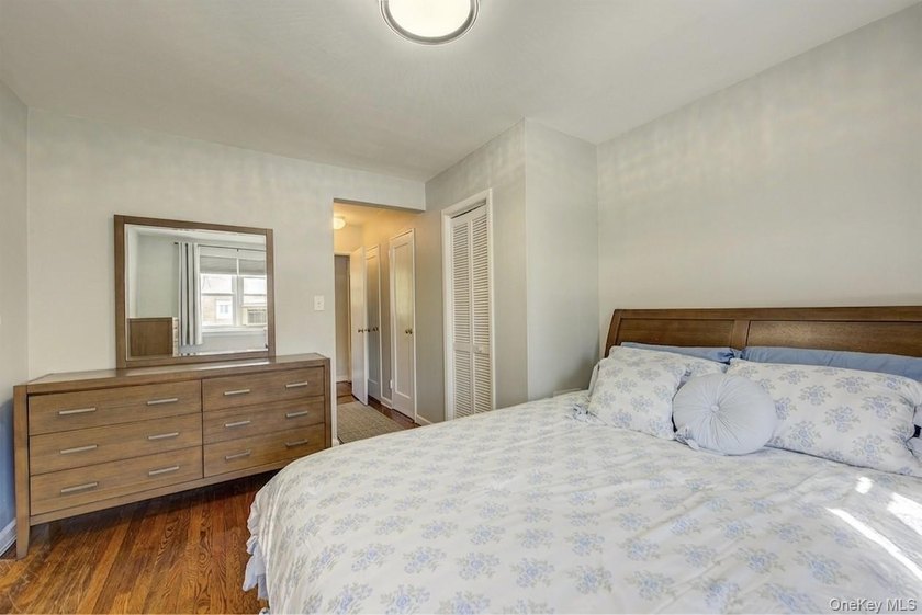 Welcome to this bright and airy retreat at quiet Baydale Tenants - photo 14