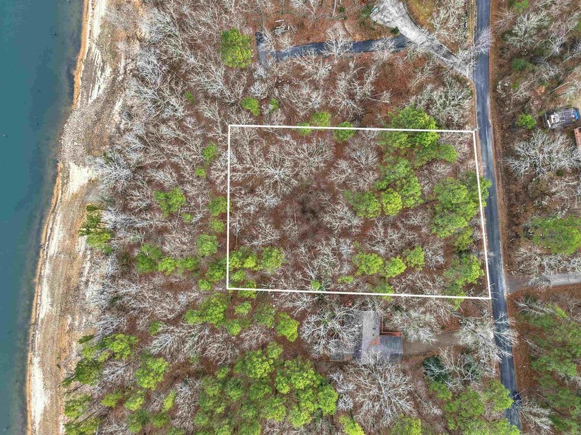 Lakefront lot in the desirable Mystic Isle subdivision on Greers - photo 4