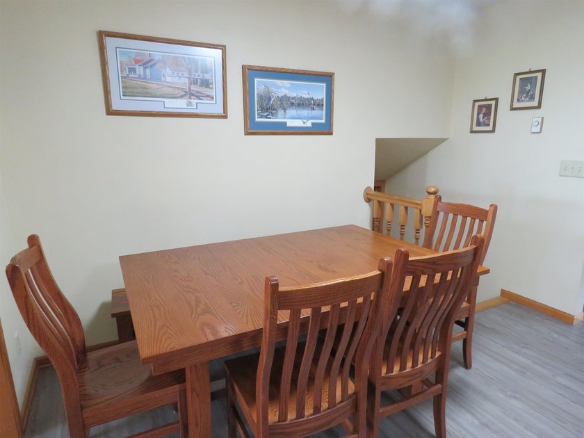 Well maintained, move in ready 3 bedroom 2 full bath home in - photo 7