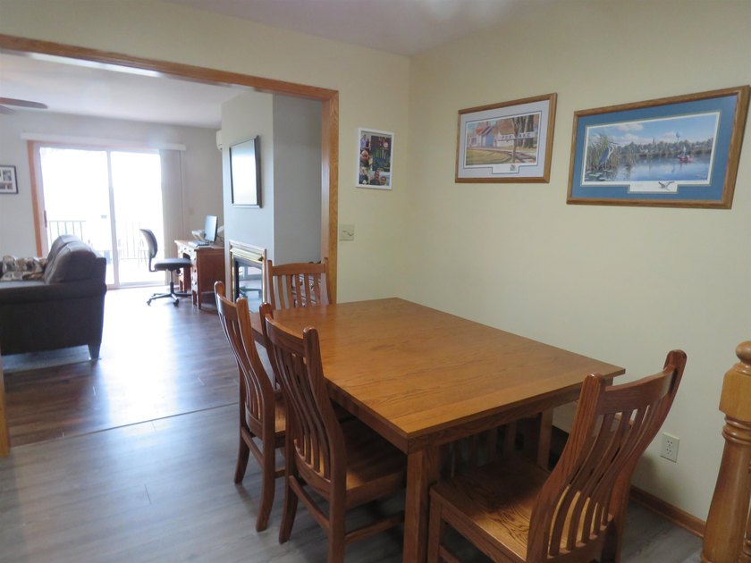 Well maintained, move in ready 3 bedroom 2 full bath home in - photo 8