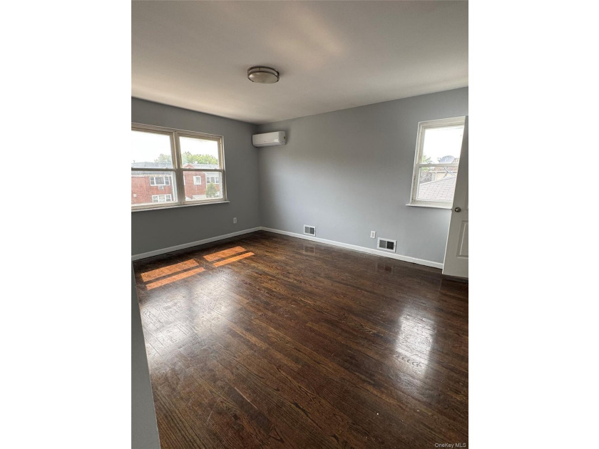 Rare opportunity two dwelling house on Bell Blvd, Bayside - photo 4