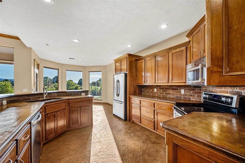 Welcome to 5 Quanah Mountain Road in the desirable Oak Meadows - photo 11