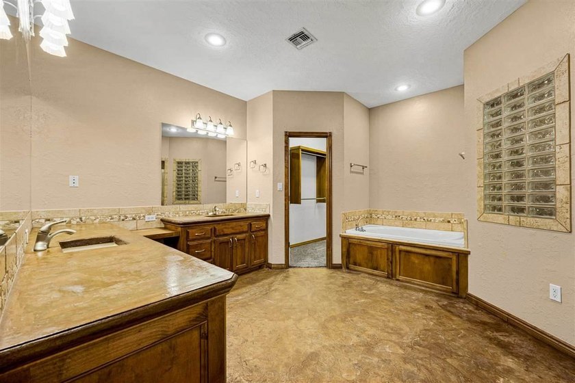 Welcome to 5 Quanah Mountain Road in the desirable Oak Meadows - photo 22