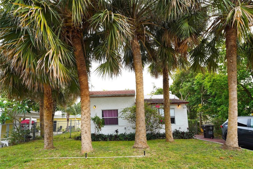 BUYER FELL THROUGH!!! THIS IS YOUR OPPORTUNITY!!! Charming - photo 2