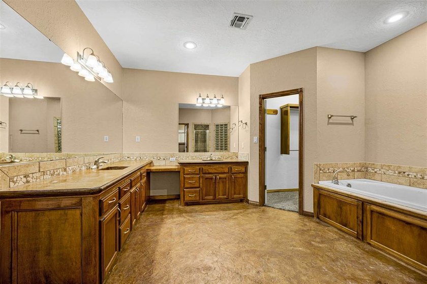 Welcome to 5 Quanah Mountain Road in the desirable Oak Meadows - photo 23
