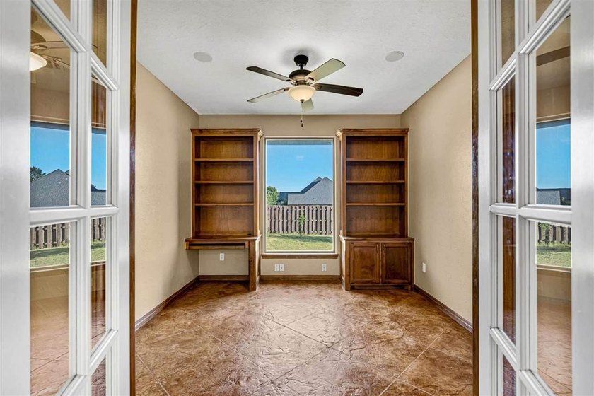 Welcome to 5 Quanah Mountain Road in the desirable Oak Meadows - photo 27