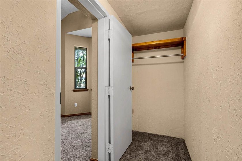 Welcome to 5 Quanah Mountain Road in the desirable Oak Meadows - photo 32