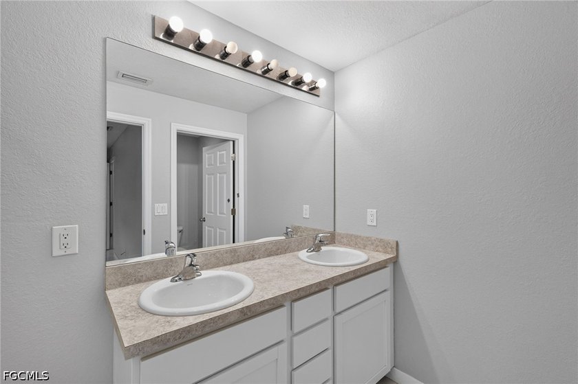 Welcome to this beautiful 3-bedroom, 2-bath home located in a - photo 10
