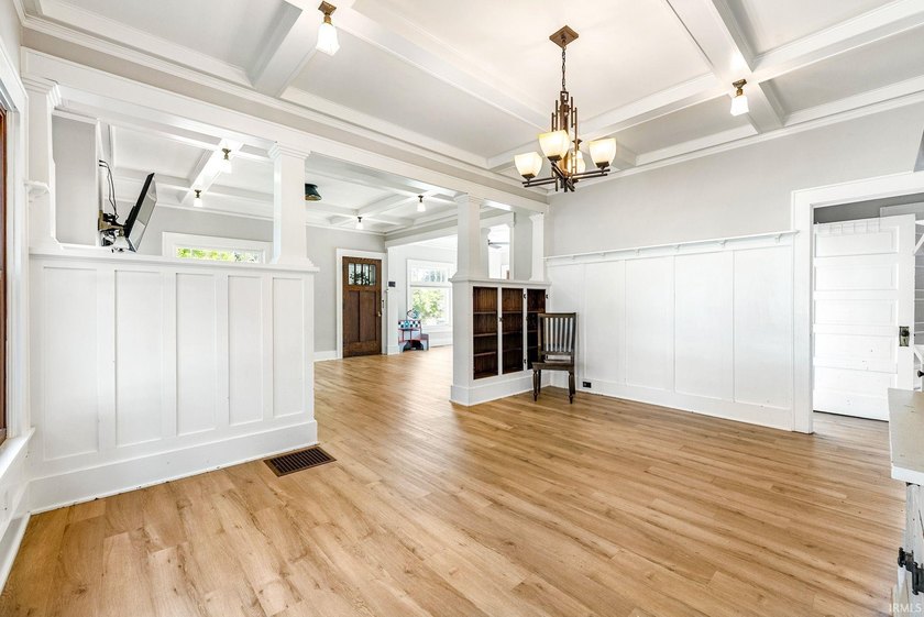 NEW PRICE!!!!! A rear opportunity to own a beautifully - photo 10