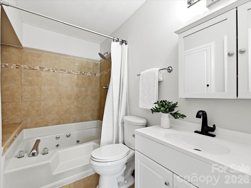 Welcome to effortless Lake Norman living in this beautifully - photo 20