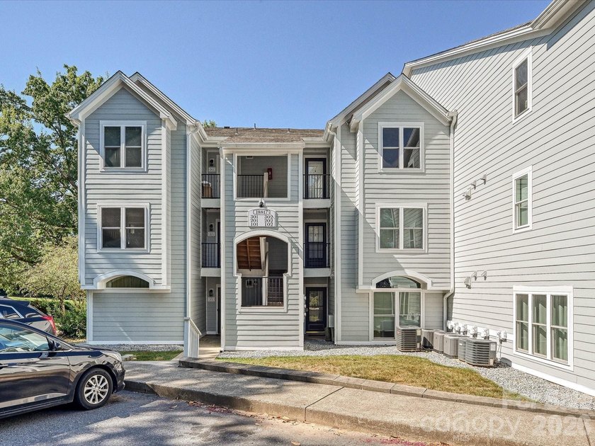 Welcome to effortless Lake Norman living in this beautifully - photo 25