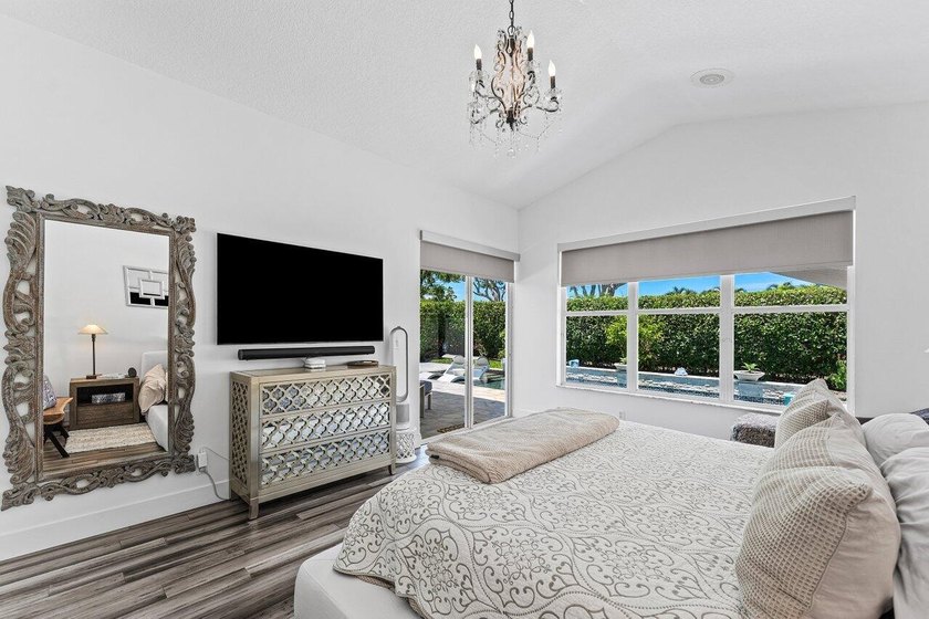 Stunning, completely renovated 4 BD / 3.5 BA in Stratford Green - photo 12