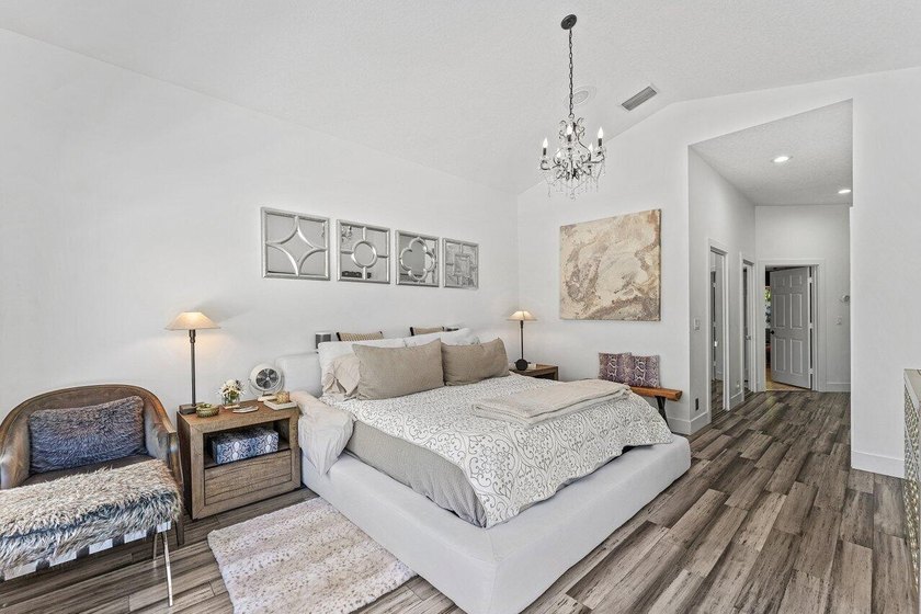 Stunning, completely renovated 4 BD / 3.5 BA in Stratford Green - photo 13