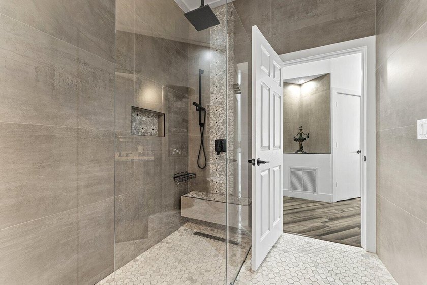 Stunning, completely renovated 4 BD / 3.5 BA in Stratford Green - photo 15