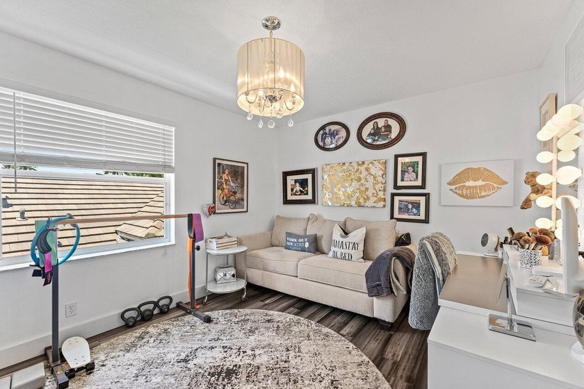 Stunning, completely renovated 4 BD / 3.5 BA in Stratford Green - photo 18