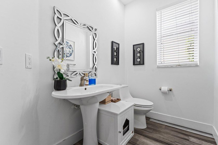 Stunning, completely renovated 4 BD / 3.5 BA in Stratford Green - photo 21