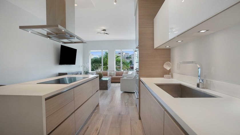 Fully furnished 3-bedroom, 3.5-bath residence at Tower 155 in - photo 4