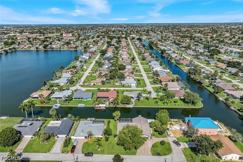 Welcome to your own private waterfront retreat, where space - photo 4