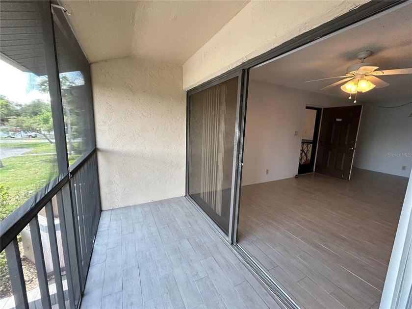Lovely OAKS IV condominiums. Centrally Located CLOSE to - photo 6