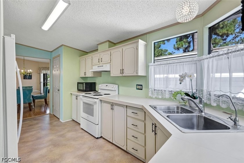 Own both the land and the home while enjoying the Florida - photo 10