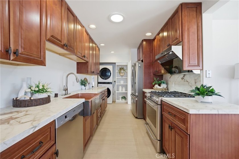 This beautifully maintained single-family home features a - photo 11