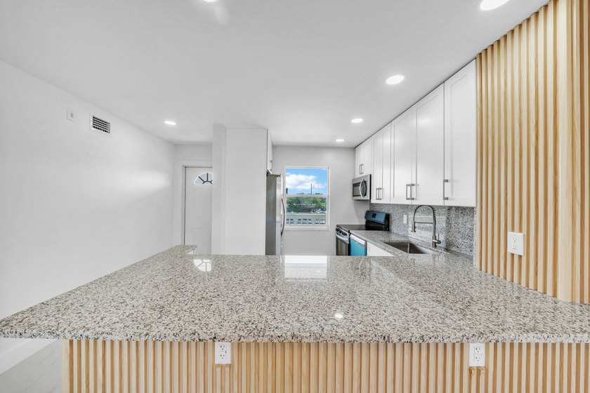 Seller Financing!! Beautiful 2-bed, 2-bath condo located in a - photo 14