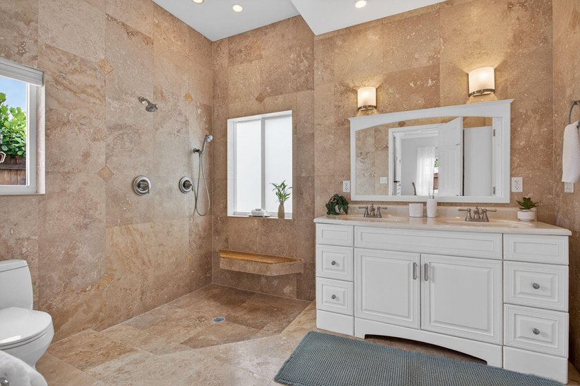Clean, elegant, and meticulously maintained with a NEW ROOF - photo 6