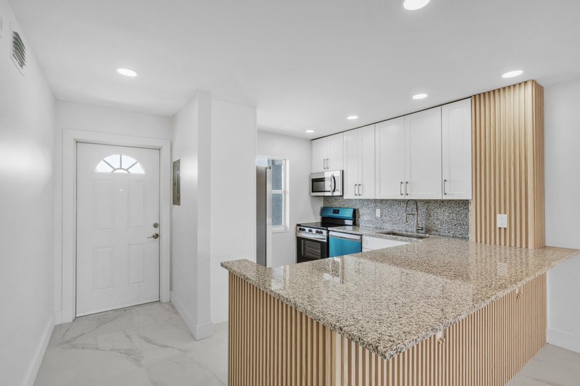 Seller Financing!! Beautiful 2-bed, 2-bath condo located in a - photo 16