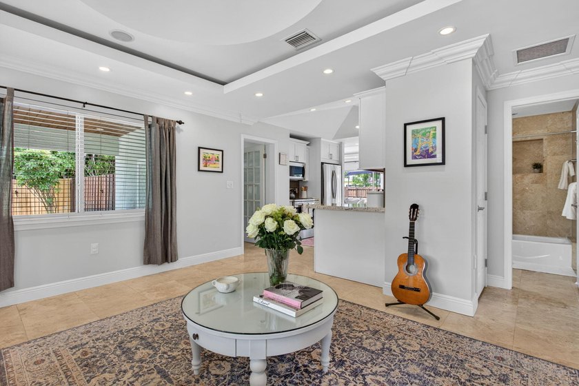 Clean, elegant, and meticulously maintained with a NEW ROOF - photo 8