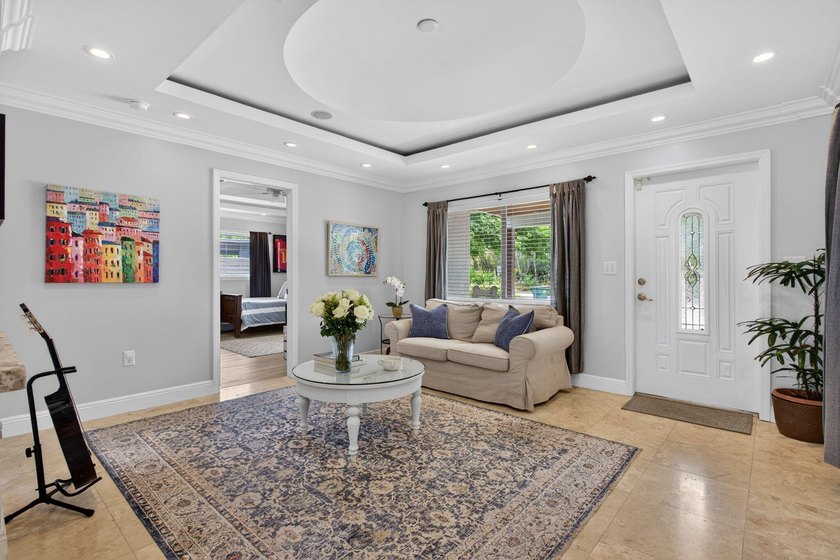 Clean, elegant, and meticulously maintained with a NEW ROOF - photo 9
