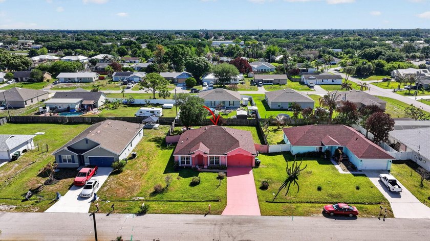 Rare find in the heart of Port St. Lucie! This solid home - photo 31