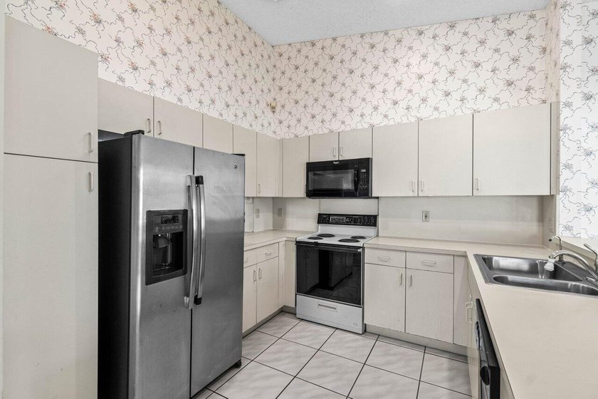 Nestled in the sought after Boca Springs neighborhood, this 3 - photo 7