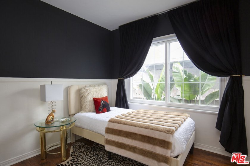 Chic and updated 4BR + 3BA home in the heart of Westchester - photo 14