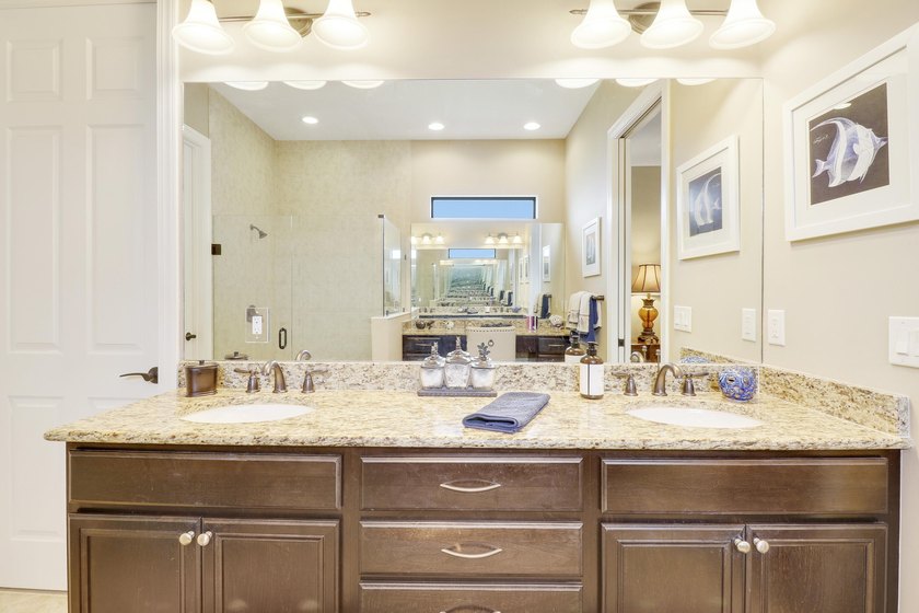 Welcome to your dream home! This stunning 1-story 4-bedroom - photo 15
