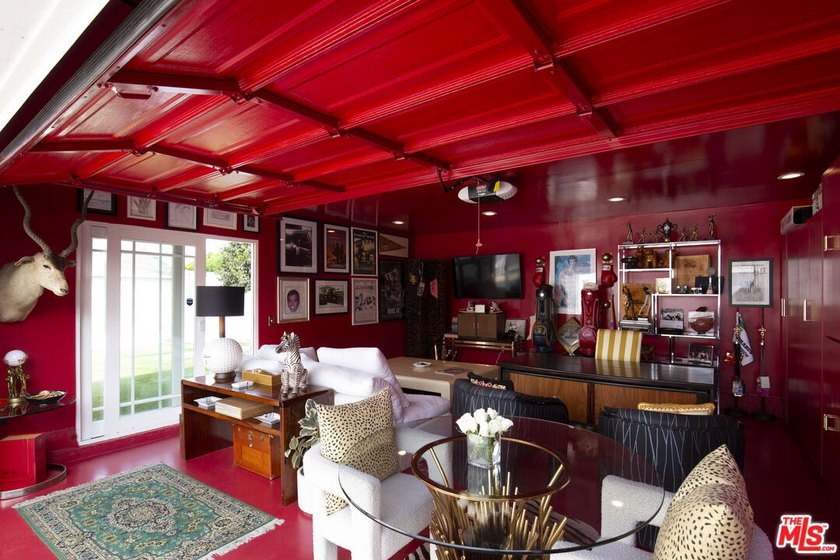 Chic and updated 4BR + 3BA home in the heart of Westchester - photo 22