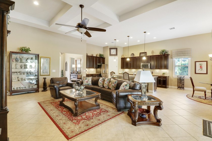 Welcome to your dream home! This stunning 1-story 4-bedroom - photo 22