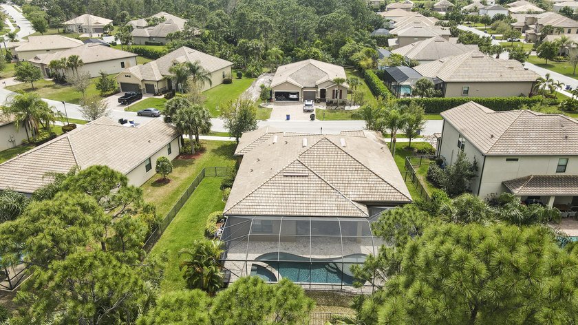 Welcome to your dream home! This stunning 1-story 4-bedroom - photo 34