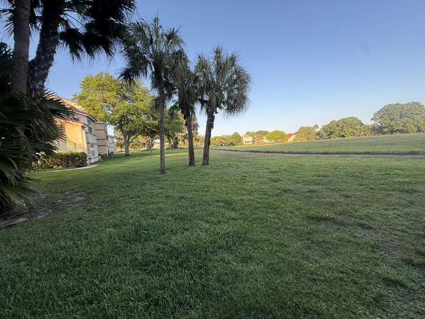 Spectacular 2BR / 2BA condo in Coral Key. This first floor unit - photo 13
