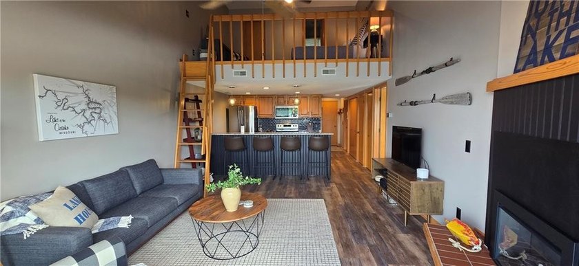 REDUCED! Lake of the Ozarks: Updated top floor condo at the 10mm - photo 2
