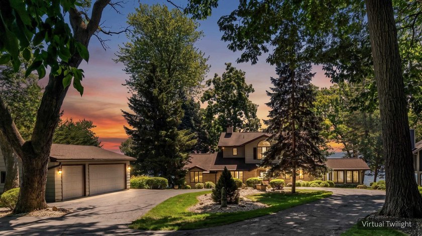 Classic lakefront architecture and timeless craftsmanship define - photo 2