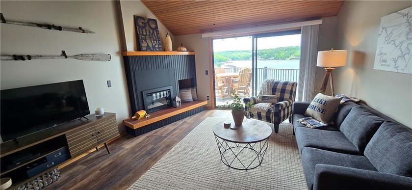 REDUCED! Lake of the Ozarks: Updated top floor condo at the 10mm - photo 4