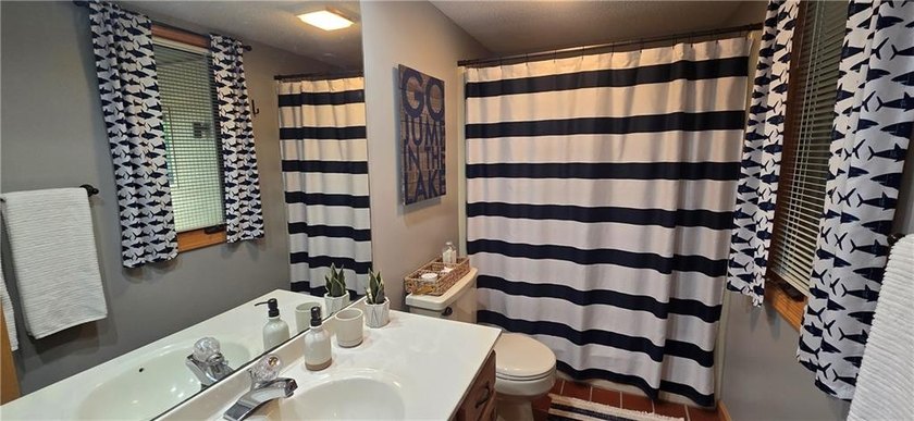 REDUCED! Lake of the Ozarks: Updated top floor condo at the 10mm - photo 8